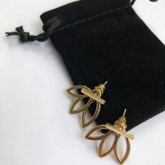 $15 ๐ 2 For $20 Gold Tone Metal Earrings With Leaf Design - Picture 3 of 6